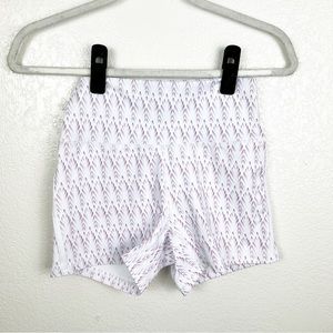 Buff Bunny White Purple Oasis Patterned Shorts Size Medium